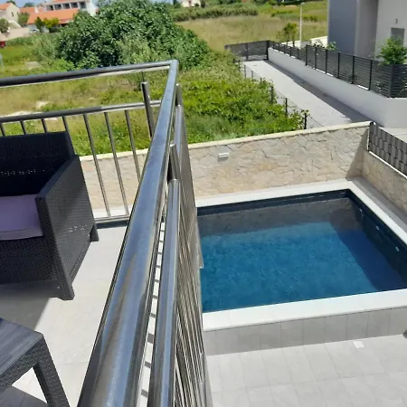 Rosa With Swimming Pool