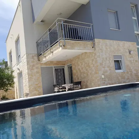 Rosa With Swimming Pool Privlaka (Zadar)