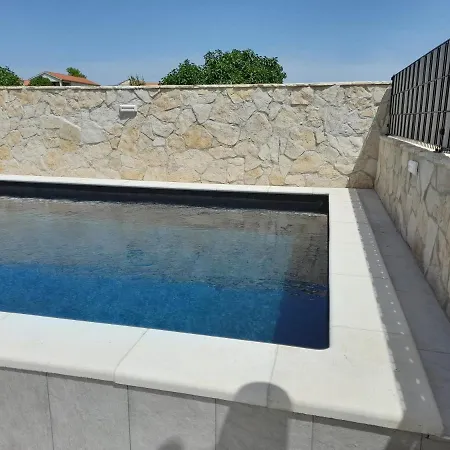 Villa Rosa With Swimming Pool *